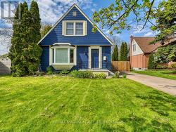 11 WINNIFRED AVENUE St. Catharines (Carlton/Bunting), ON L2M 5X2