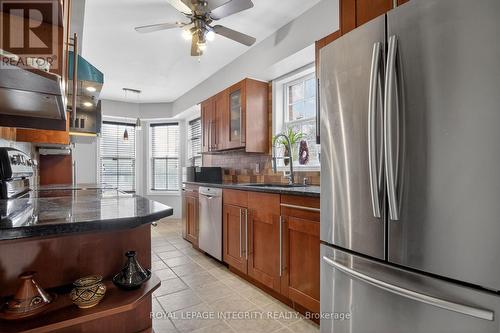 35 Heartleaf Private, Ottawa, ON - Indoor Photo Showing Kitchen