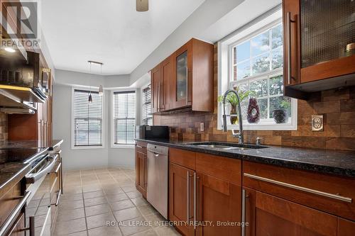 35 Heartleaf Private, Ottawa, ON - Indoor Photo Showing Kitchen With Double Sink