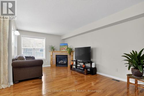 35 Heartleaf Private, Ottawa, ON - Indoor Photo Showing Living Room With Fireplace