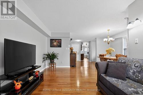 35 Heartleaf Private, Ottawa, ON - Indoor Photo Showing Living Room