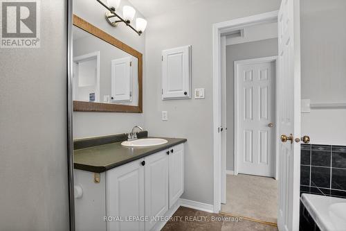 35 Heartleaf Private, Ottawa, ON - Indoor Photo Showing Bathroom