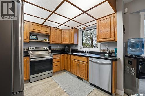 6962 Maple Brook Crescent, Regina, SK - Indoor Photo Showing Kitchen With Double Sink