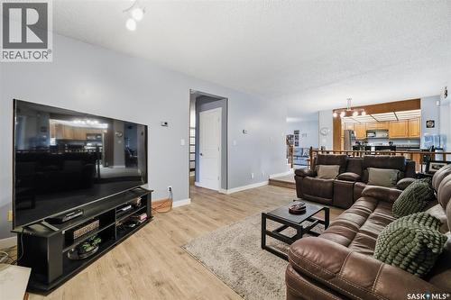 6962 Maple Brook Crescent, Regina, SK - Indoor Photo Showing Living Room
