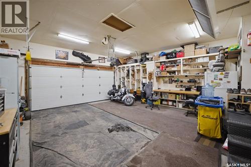6962 Maple Brook Crescent, Regina, SK - Indoor Photo Showing Garage