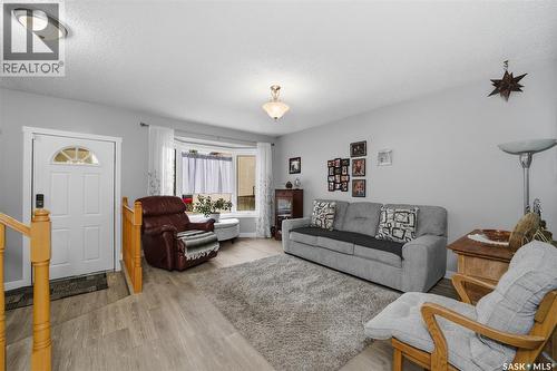 6962 Maple Brook Crescent, Regina, SK - Indoor Photo Showing Living Room