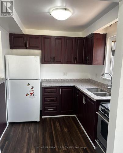 3453 Oakglade Crescent, Mississauga, ON - Indoor Photo Showing Kitchen With Double Sink