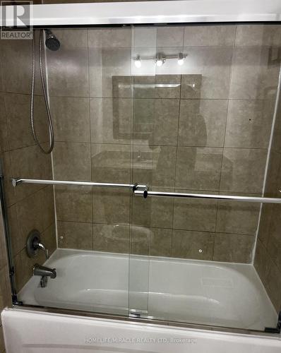 3453 Oakglade Crescent, Mississauga, ON - Indoor Photo Showing Bathroom