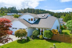 810 Colonia Dr Ladysmith, BC V9G 1N3