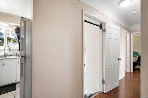 565 Baker St, Saanich, BC 