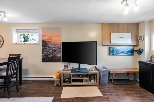 565 Baker St, Saanich, BC 