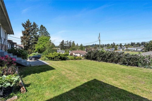 565 Baker St, Saanich, BC 