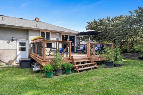 565 Baker St, Saanich, BC 