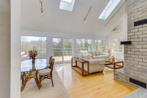 Overall view - 171 Ch. Holmes, Sutton, QC - Indoor Photo Showing Living Room