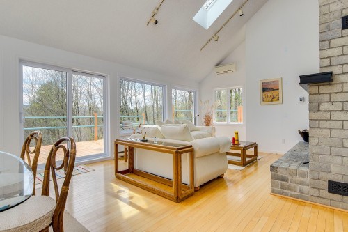Living Room - 171 Ch. Holmes, Sutton, QC - Indoor Photo Showing Other Room
