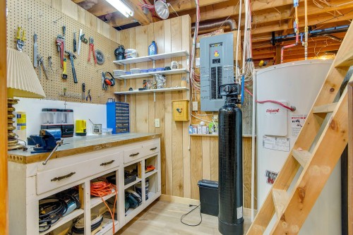 Workshop - 171 Ch. Holmes, Sutton, QC - Indoor Photo Showing Basement