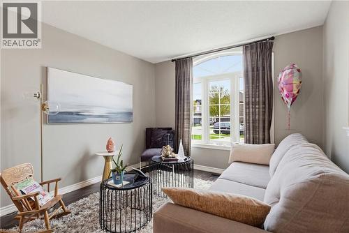 47 Hannah Crescent, Hamilton, ON - Indoor Photo Showing Living Room