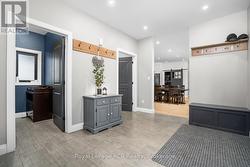 spacious foyer - 