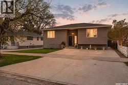 1048 6th AVENUE NW  Moose Jaw, SK S6H 4A4