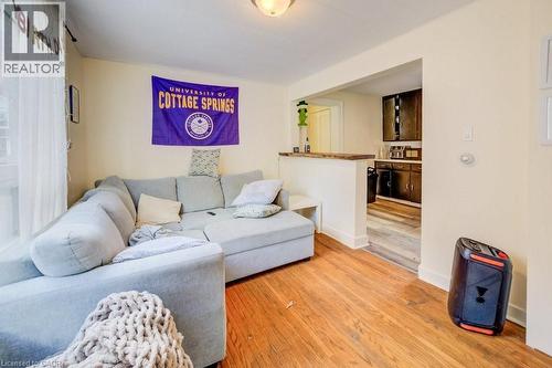 10 Marshall Street, Waterloo, ON - Indoor Photo Showing Living Room
