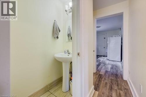 10 Marshall Street, Waterloo, ON - Indoor Photo Showing Bathroom
