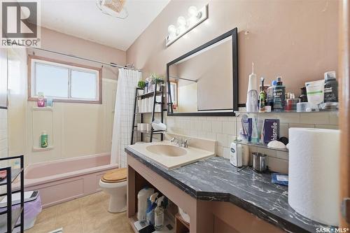 439 22Nd Street E, Prince Albert, SK - Indoor Photo Showing Bathroom