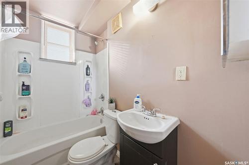 439 22Nd Street E, Prince Albert, SK - Indoor Photo Showing Bathroom
