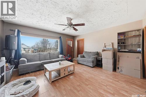 439 22Nd Street E, Prince Albert, SK - Indoor Photo Showing Living Room