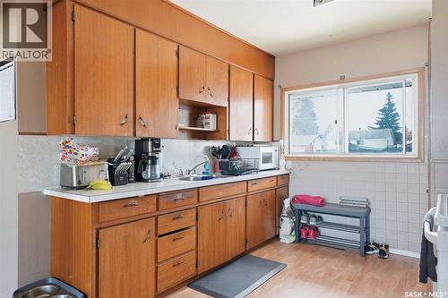 439 22Nd Street E, Prince Albert, SK - Indoor Photo Showing Kitchen With Double Sink