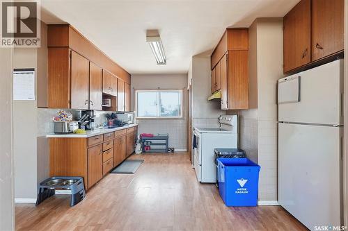 439 22Nd Street E, Prince Albert, SK - Indoor Photo Showing Kitchen