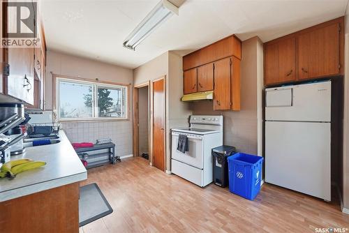439 22Nd Street E, Prince Albert, SK - Indoor Photo Showing Kitchen