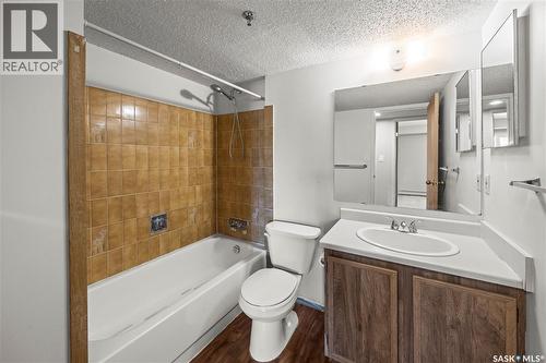 404 405 5Th Avenue N, Saskatoon, SK - Indoor Photo Showing Bathroom