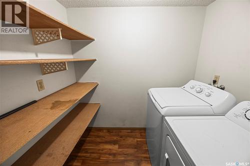 404 405 5Th Avenue N, Saskatoon, SK - Indoor Photo Showing Laundry Room