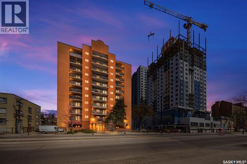 404 405 5Th Avenue N, Saskatoon, SK - Outdoor With Balcony With Facade