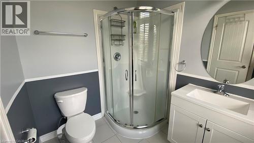 9 Arlington Crescent, Guelph, ON - Indoor Photo Showing Bathroom