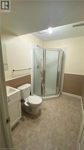 9 Arlington Crescent, Guelph, ON - Indoor Photo Showing Bathroom