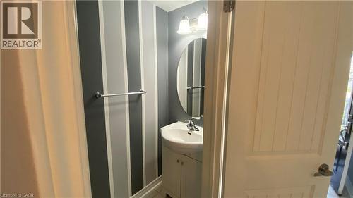 9 Arlington Crescent, Guelph, ON - Indoor Photo Showing Bathroom