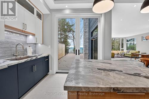 160 Tiny Beaches Road N, Tiny, ON - Indoor Photo Showing Kitchen