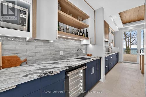 160 Tiny Beaches Road N, Tiny, ON - Indoor Photo Showing Kitchen With Upgraded Kitchen