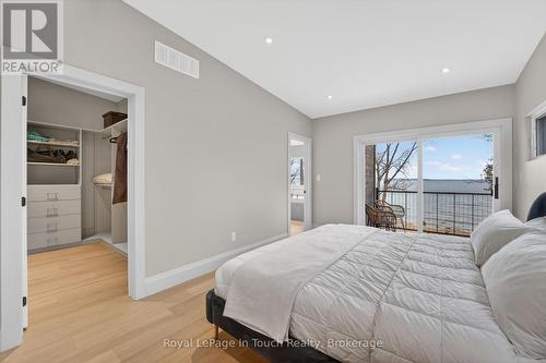 160 Tiny Beaches Road N, Tiny, ON - Indoor Photo Showing Bedroom