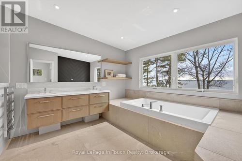 160 Tiny Beaches Road N, Tiny, ON - Indoor Photo Showing Bathroom