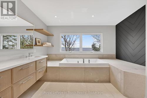 160 Tiny Beaches Road N, Tiny, ON - Indoor Photo Showing Bathroom