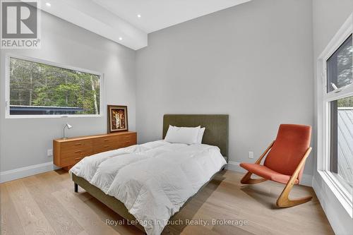 160 Tiny Beaches Road N, Tiny, ON - Indoor Photo Showing Bedroom