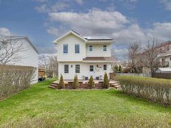208 Breeze Drive  Dartmouth, NS B2X 3J7