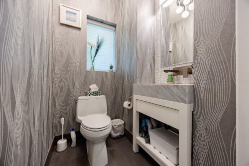 Salle d'eau - 33 Rue Thurlow, Hampstead, QC - Indoor Photo Showing Bathroom