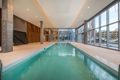Pool - 2010-1450 Boul. René-Lévesque O., Montréal (Ville-Marie), QC - Indoor Photo Showing Other Room With In Ground Pool