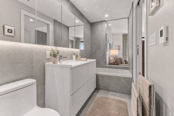 Salle de bains attenante à la CCP - 