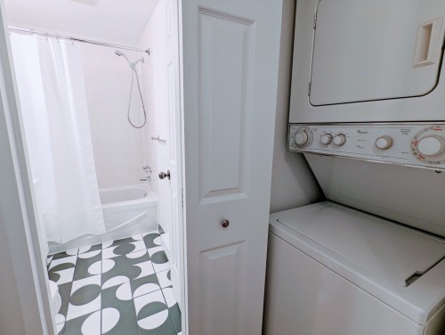 Salle de lavage - 208-1923 Rue Alexandre-Desève, Montréal (Ville-Marie), QC - Indoor Photo Showing Laundry Room