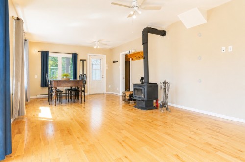 Salle à manger - 261 Rue Principale, Saint-Adelphe, QC - Indoor