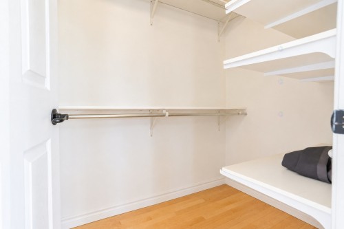 Penderie (Walk-in) - 261 Rue Principale, Saint-Adelphe, QC - Indoor With Storage